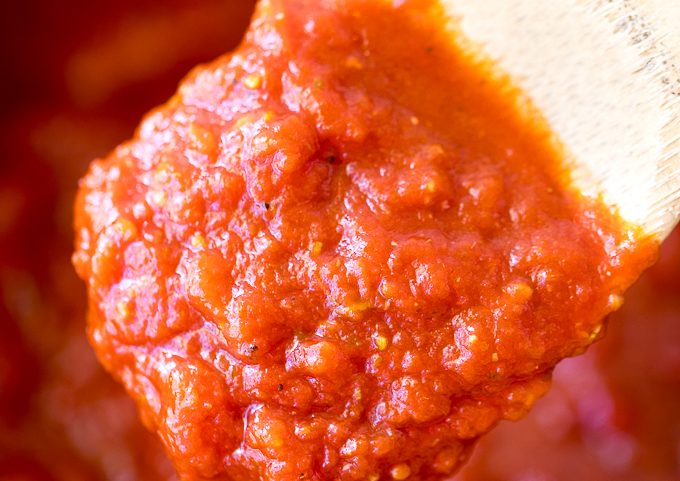 Clean Eating Marinara Sauce Recipe - This easy and healthy marinara is quick and easy to make!