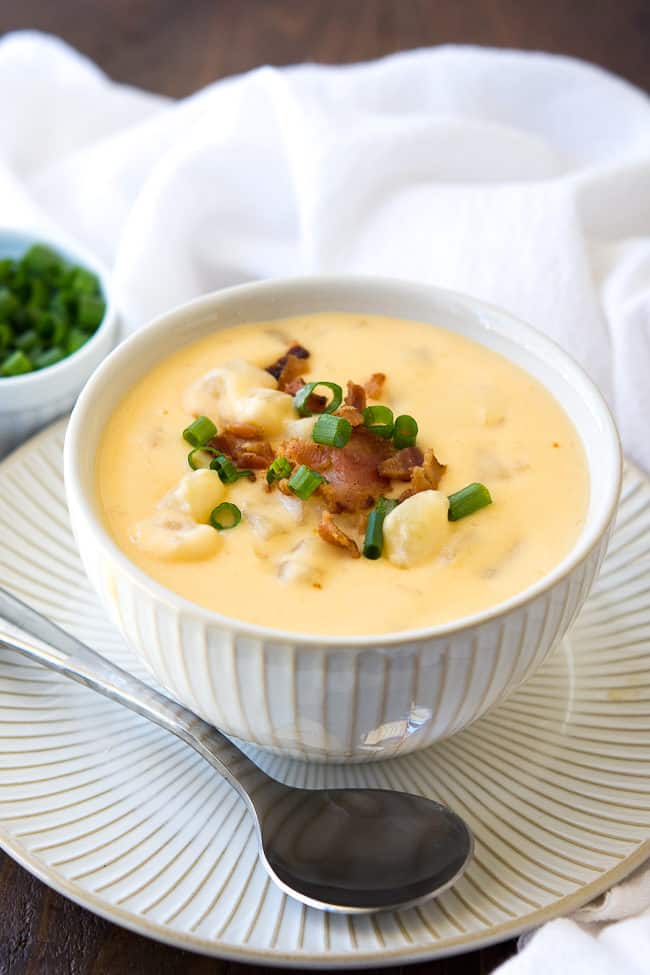 https://www.dearcrissy.com/wp-content/uploads/2017/01/cheesy-potato-soup-4-650x975.jpg